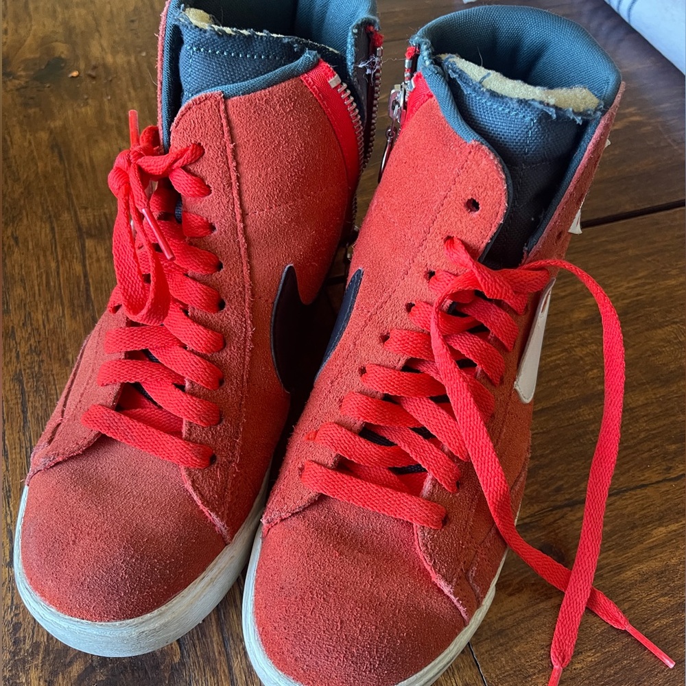 NIKE sneakers size 6 Backward N-I-K-E on the back.